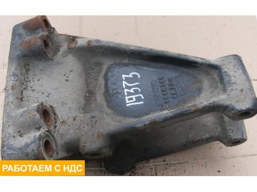 Кронштейн реактивной тяги левый