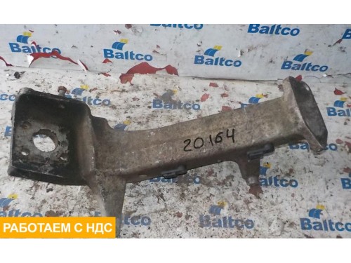 Кронштейн переднего бампера левый