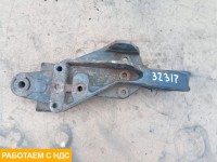 Кронштейн передней рессоры левый