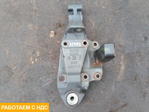 Кронштейн передней рессоры правый