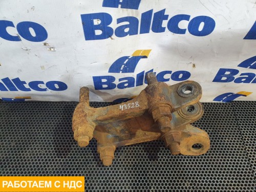 Кронштейн амортизатора левый