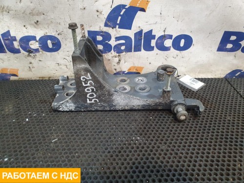 Кронштейн переднего бампера левый