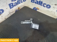 Ответная часть замка капота левая
