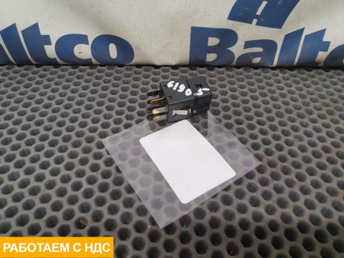 Кнопка рециркуляции внутри салона