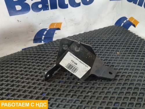 Кронштейн радиатора правый