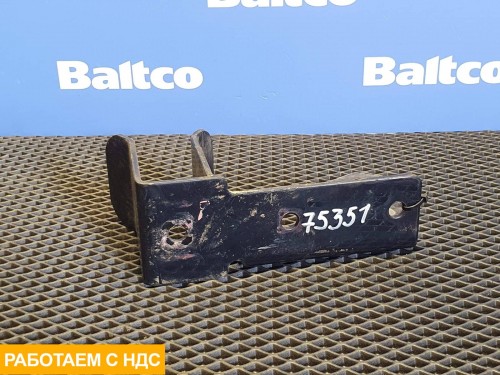 Ответная часть замка кабины левая