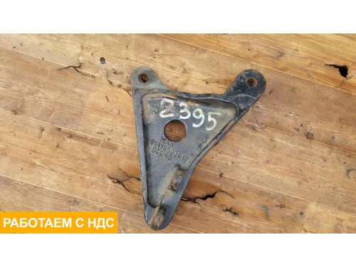 Кронштейн усилителя переднего бампера левый