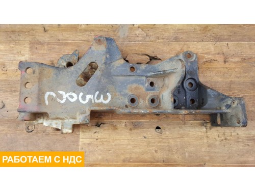 Кронштейн переднего бампера правый