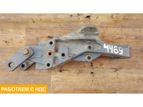 Кронштейн крепления передней рессоры левый