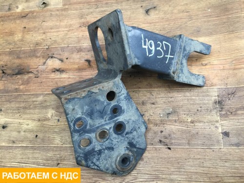 Кронштейн переднего бампера левый